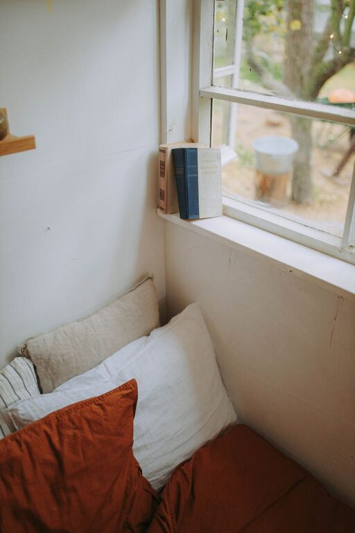 Simple Tips for Creating a Cozy Reading Nook at Home